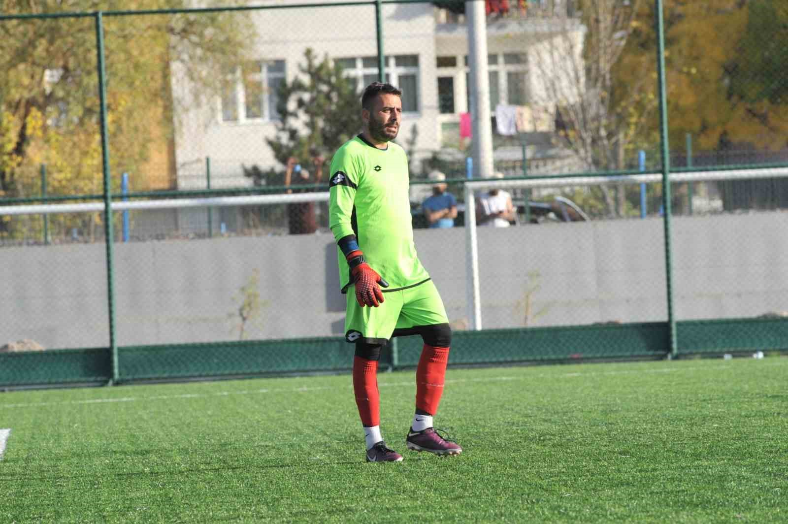baykal-altay-futbolu-birakti