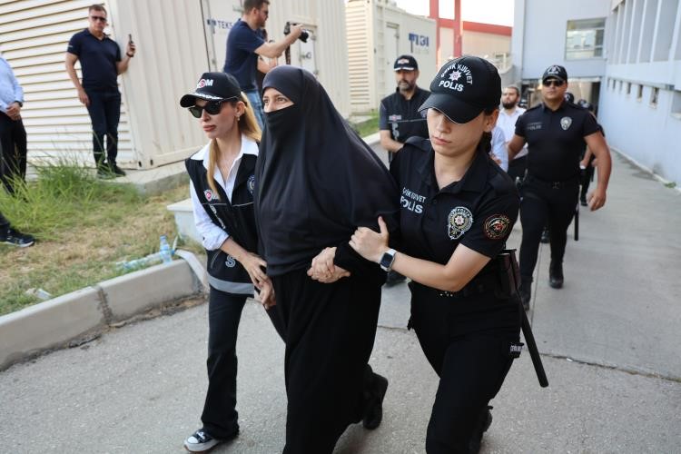 alparslan-kuytul-suc-orgutu-sorusturmasinda-aralarinda-alparslan-kuytul-ve-esinin-de-oldugu-35-supheli-tutuklandi
