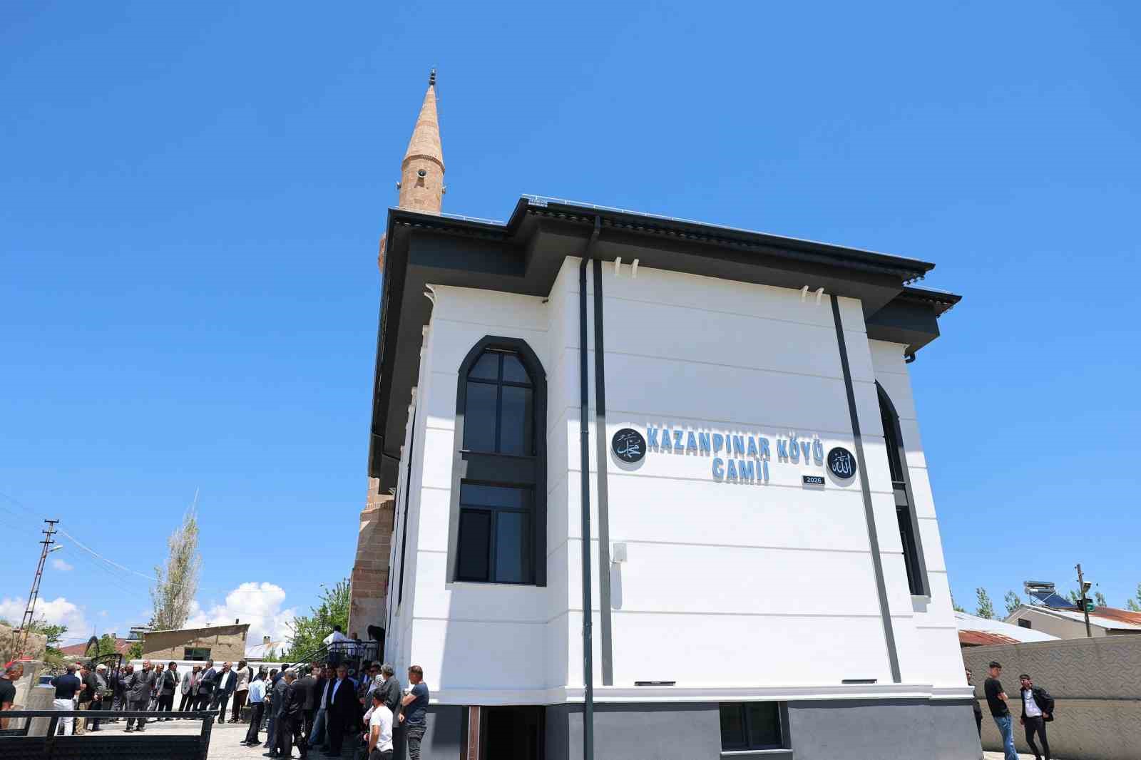 kazanpinar-cami-duzenlenen-torenle-ibadete-acildi
