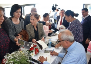 Usta Yazar Ataol Behramoğlu İçin Söyleşi Ve İmza Günü Etkinliği Düzenlendi