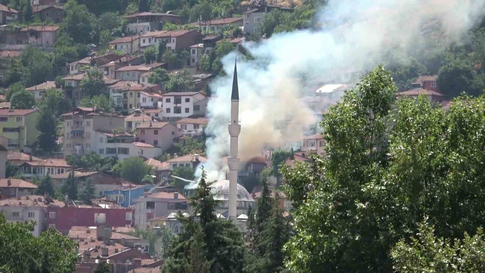 elmas-nineyi-yangindan-itfaiyeciler-kurtardi