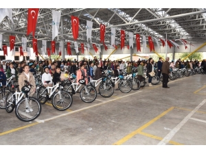 İzmit’te Bisikletsiz Çocuk Kalmayacak