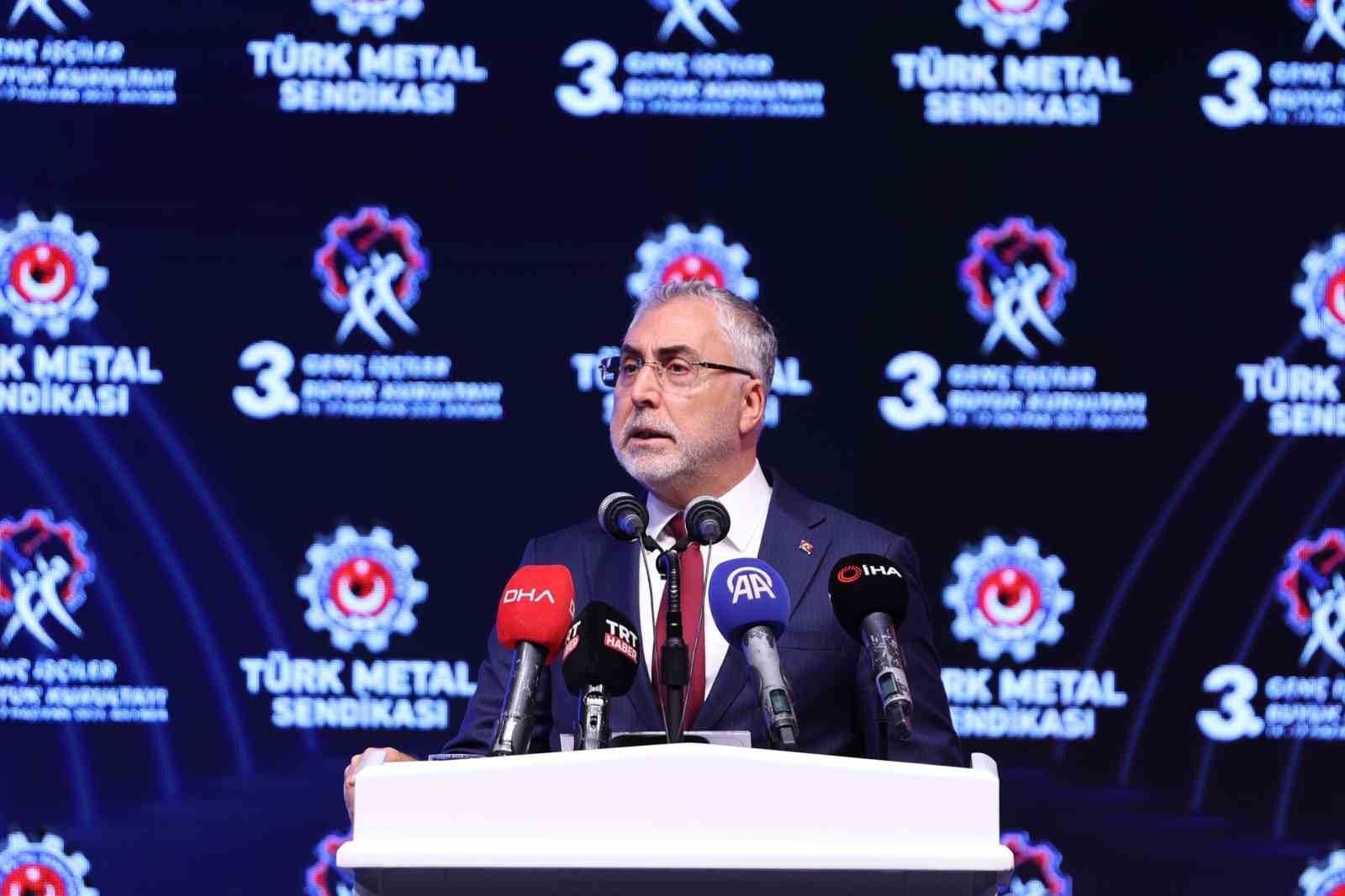 bakan-isikhan-genclerimizin-dijital-bagimlilik-konusuna-dikkatle-egilmesi-gerektigini-dusunuyorum