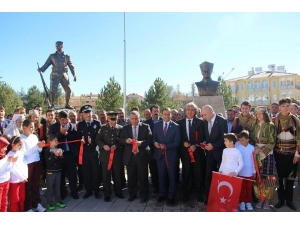 Dumlupınar’a Mehmetçik Anıtı