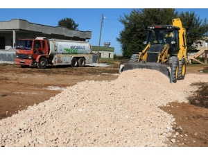 Akçakale Kırsalında Yol Yapım Çalışmaları Sürüyor