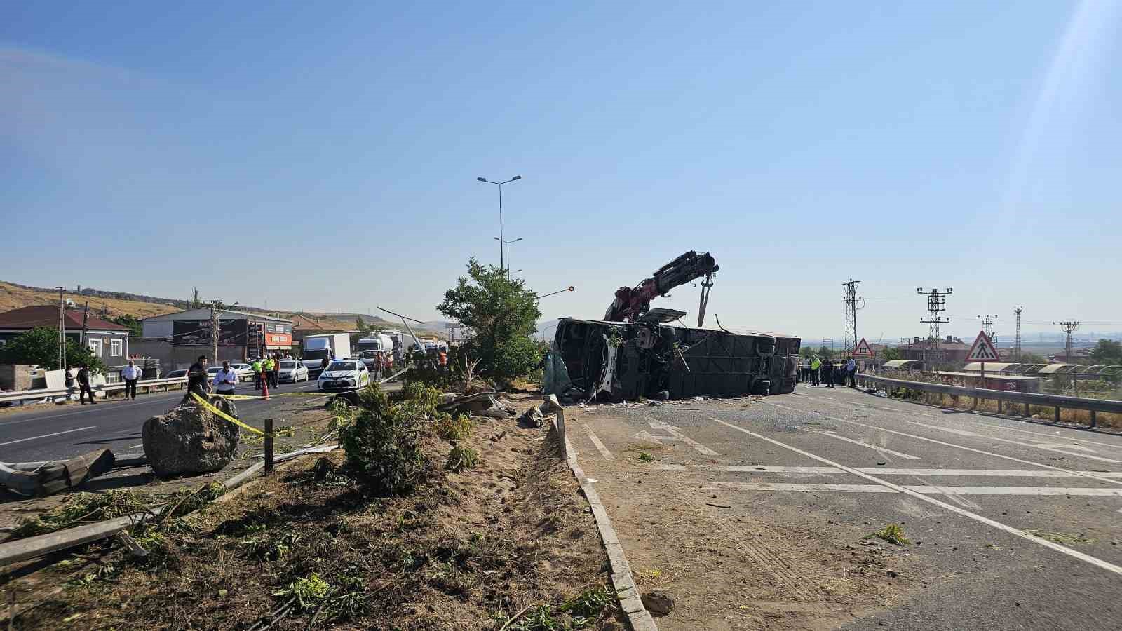 kayseri-deki-otobus-kazasi-guvenlik-kamerasina-yansidi