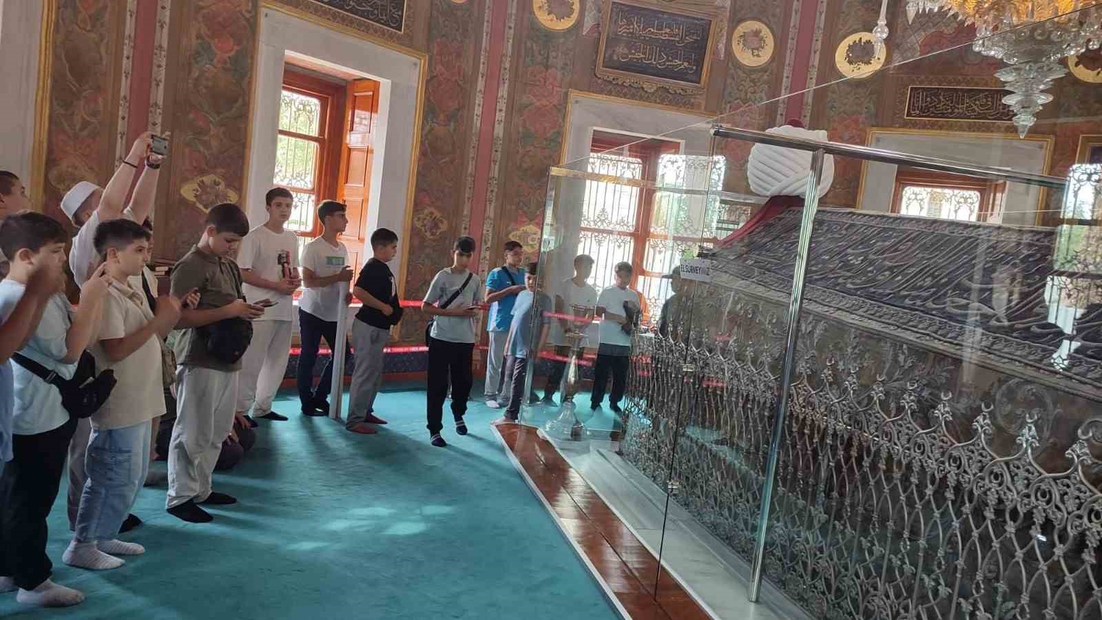egitimlerini-tamamlayan-hafizlar-ecdadin-izinde-tarihi-yolculuk-yapti