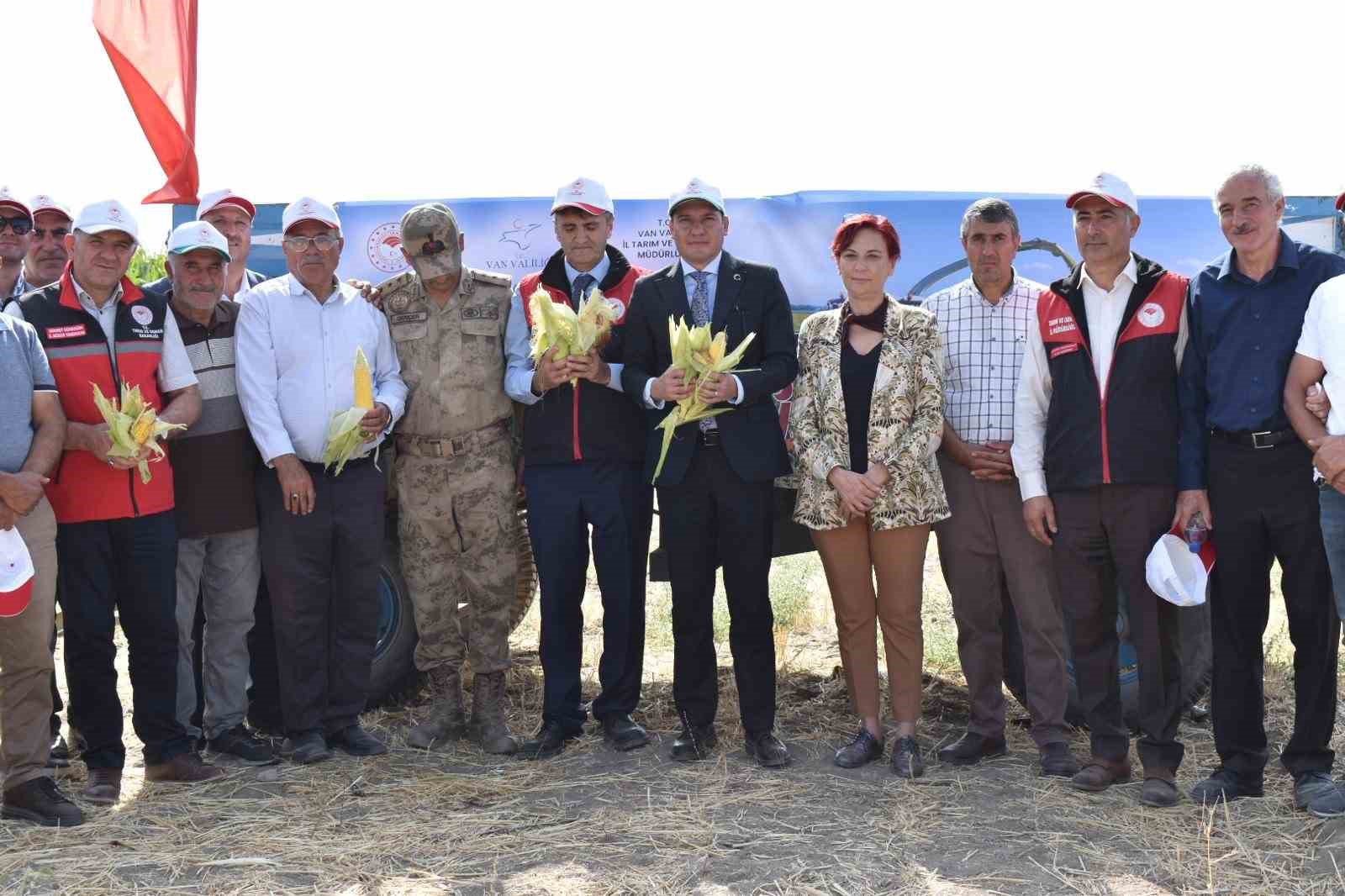 tusba-da-silajlik-misir-hasadi-tarla-gunu-duzenlendi