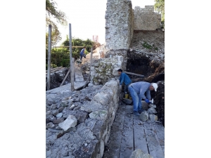 Ceneviz Kalesi Restorasyon Çalışmaları Sürüyor