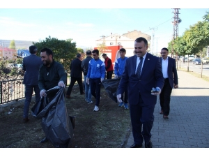 Solhan’da İlçe Protokolü Ve Öğrenciler Çöp Topladı