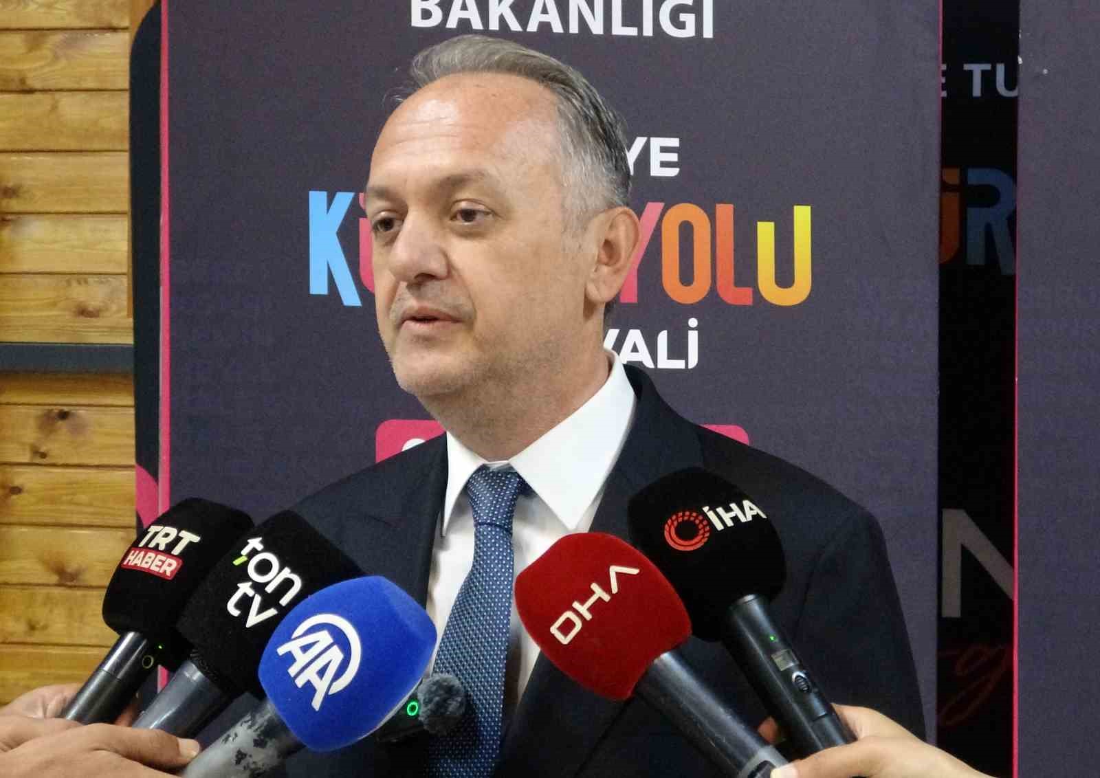 bakan-yardimcisi-gokhan-yazgi-troya-efsanesi-homeros-un-dizelerinden-gelen-efsaneyi-biz-bir-sekilde-dunyaya-tanitmak-istiyoruz