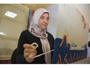 Kilim Dokumacılığını Yaşatmaya Çalışıyorlar