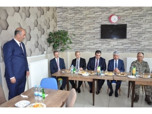 Kars’ta Mahkumların Eserleri Adliyede Satışa Sunuldu