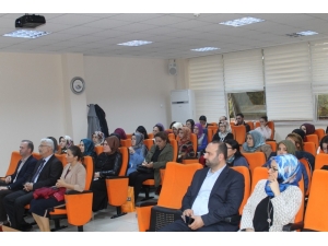 Komek’te Ailelere Güvenli Sosyal Medya Eğitimi