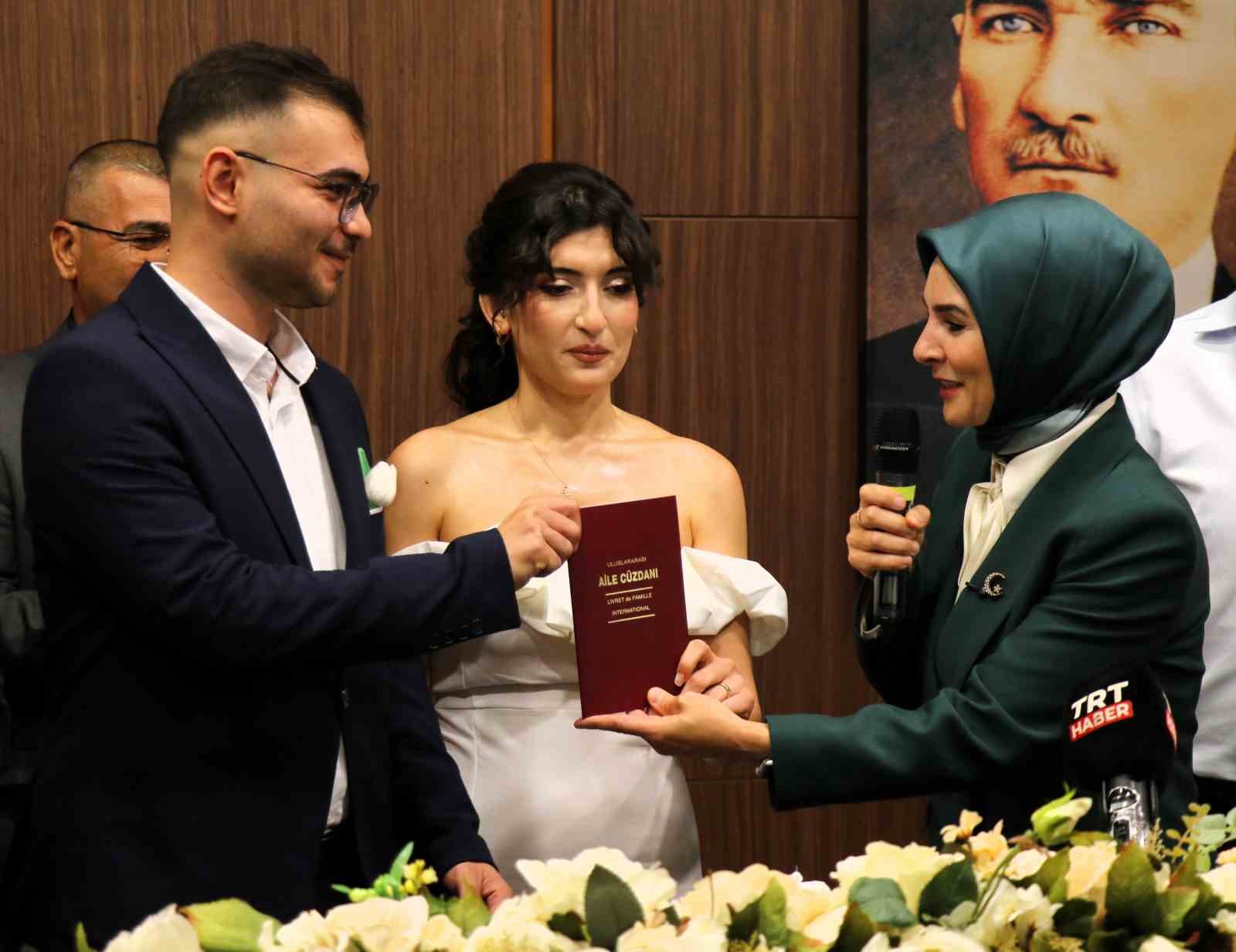 bakan-goktas-evlilik-desteginden-yararlanan-ciftin-nikah-sahidi-oldu