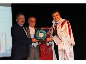 İyyü Rektörü Hacısalihoğlu: “En Önemli Beslenme Aracı Okumaktır”