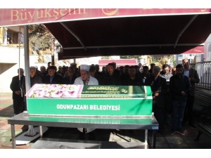 Bir Asrı Geride Bırakan Ayşe Nine Hayatını Kaybetti