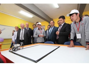 İl Milli Eğitim Müdürü Kaygusuz: "Teknolojiyi Tüketmenin Değil, Teknolojiyle Üretmenin Zamanı"