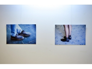 Ayakkabıları Fotoğraf Sergisine Taşıdı