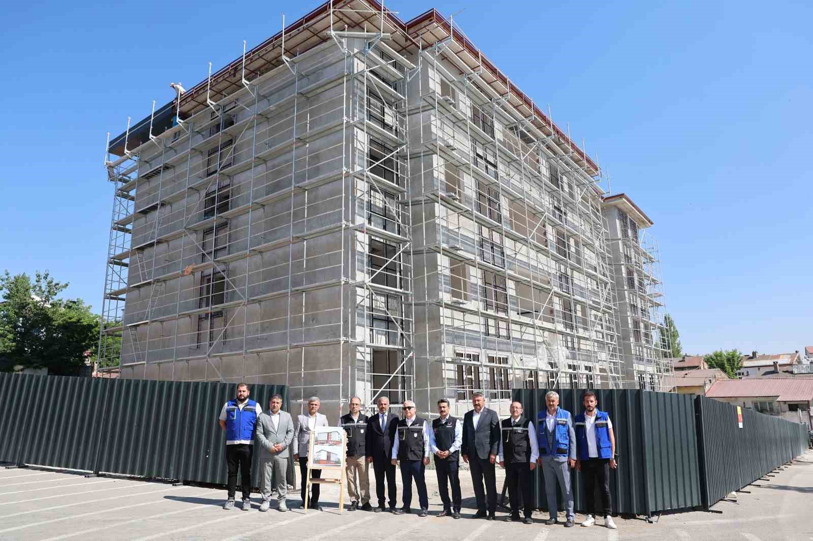 vali-yilmaz-simsek-egitim-restorasyon-ve-kentsel-donusum-yatirimlarini-inceledi
