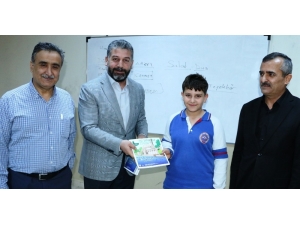 Hz. İbrahim Peygamberi Anlatan Kitap Gençlere Dağıtıldı