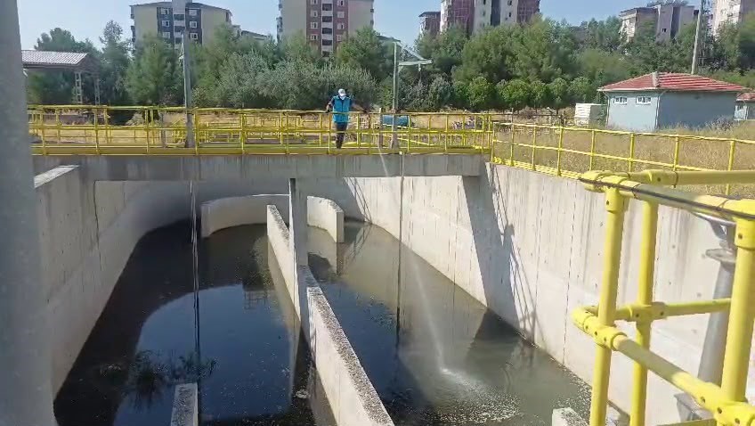 adiyaman-da-karasinek-ve-hasereye-karsi-mucadele-suruyor