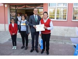 Sungurlu’da Kitap Kurtları Ödüllendirildi