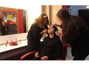 Liseli Öğrenciler Okulda Canlı Yayında Haber Sunuyor