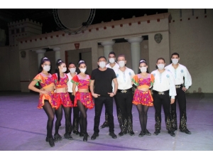 Anadolu Ateşi Lösemili Çocuklar İçin Maske Taktı