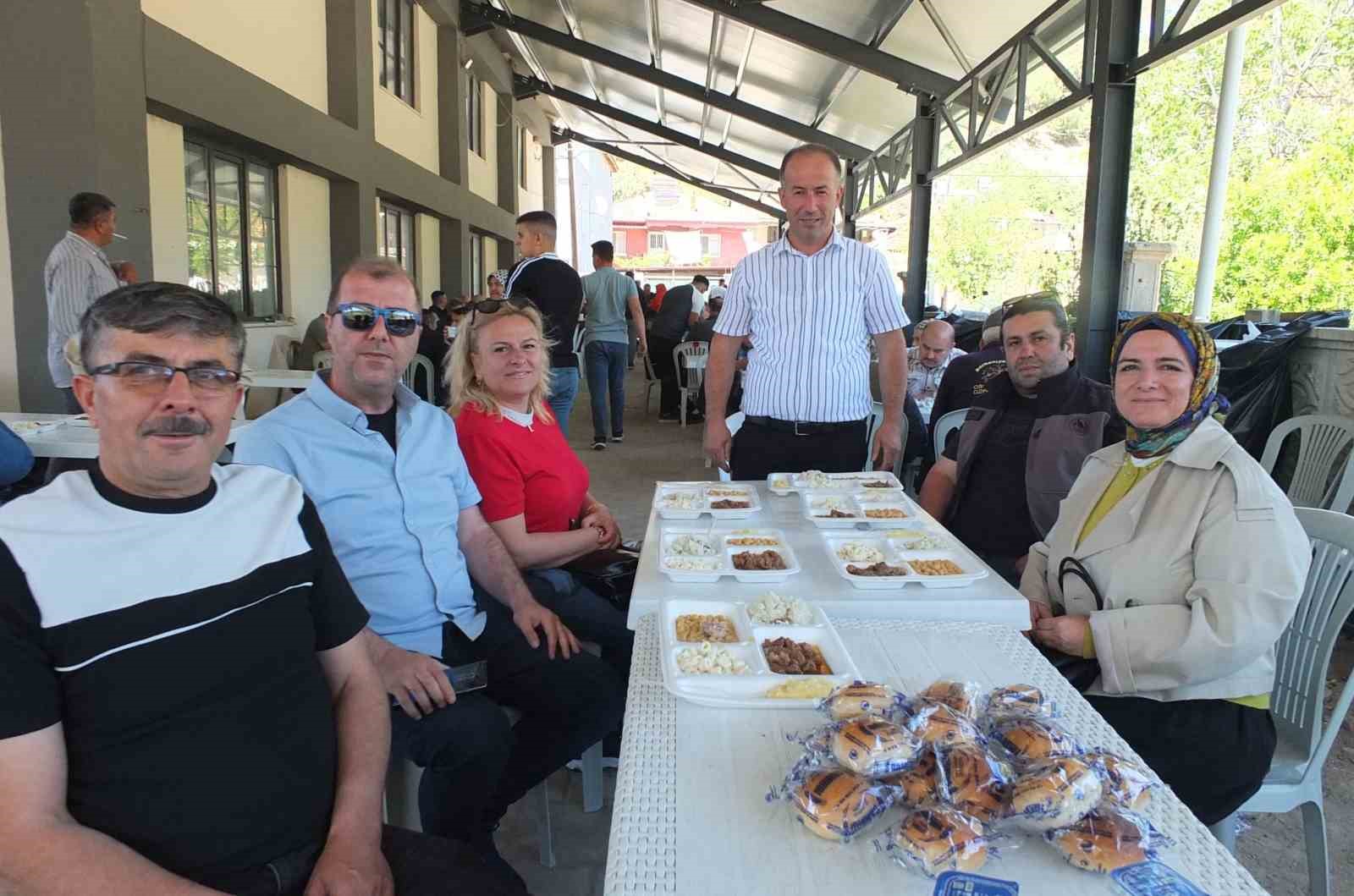 balikesir-de-karadere-hayri-3-bin-kisiyi-bulusturdu