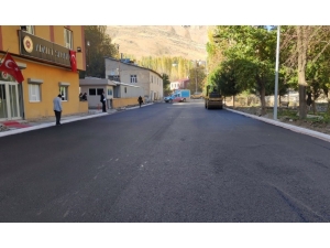 Bahçesaray’ın Merkez Caddeleri Asfaltlandı