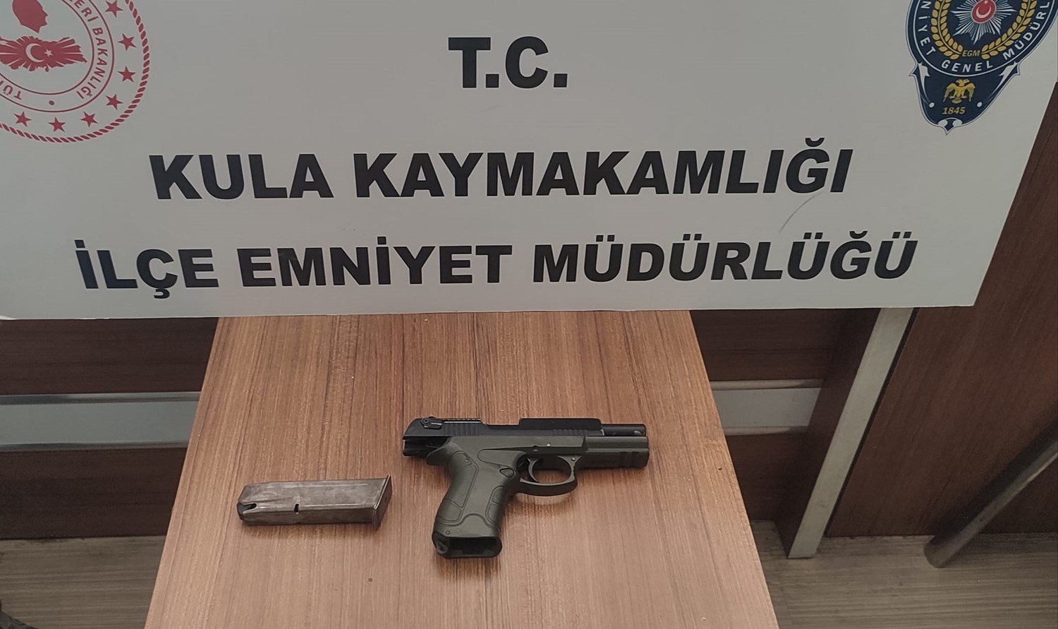 kula-polisinden-suca-gecit-yok-10-kisiye-islem-5-tutuklama