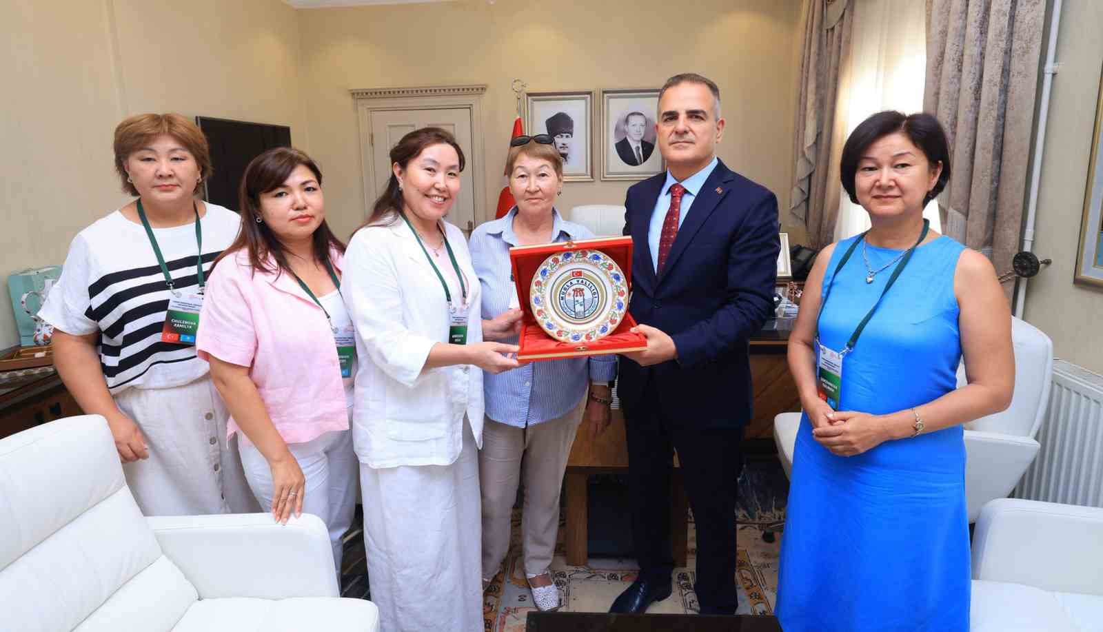 kazakistanli-egitimcilerden-mugla-valisi-akbiyik-a-ziyaret
