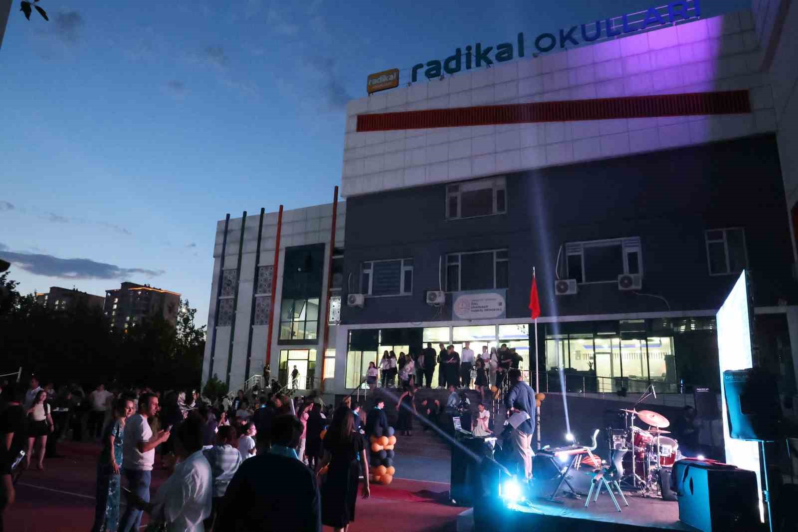 duzeltme-diyarbakir-da-8-inci-sinif-ogrencileri-kep-atti
