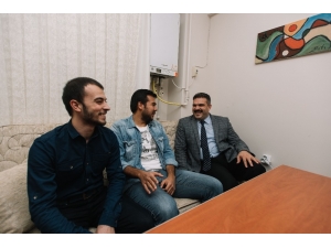 Öğrenci Evinde Bir Rektör