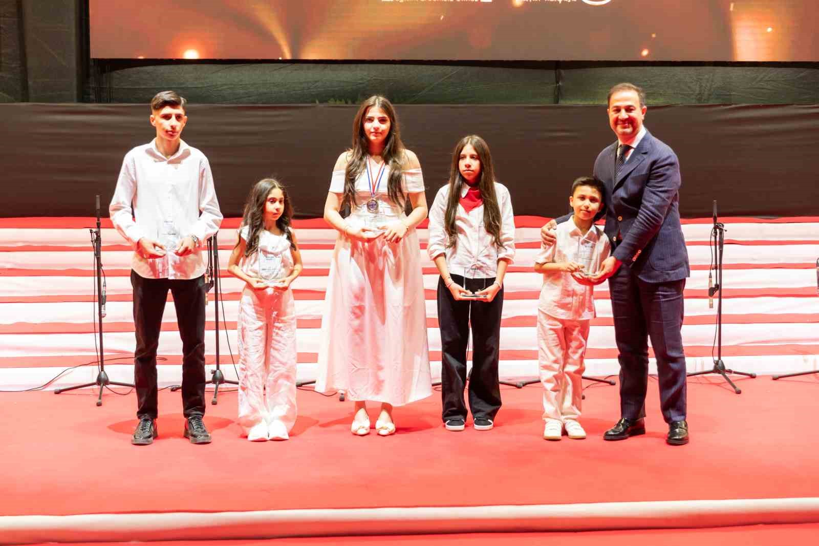 erdem-koleji-nde-mezuniyet-heyecani