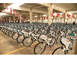 İzmitli Öğrenciler Bisiklet Sahibi Olmaya Devam Ediyor