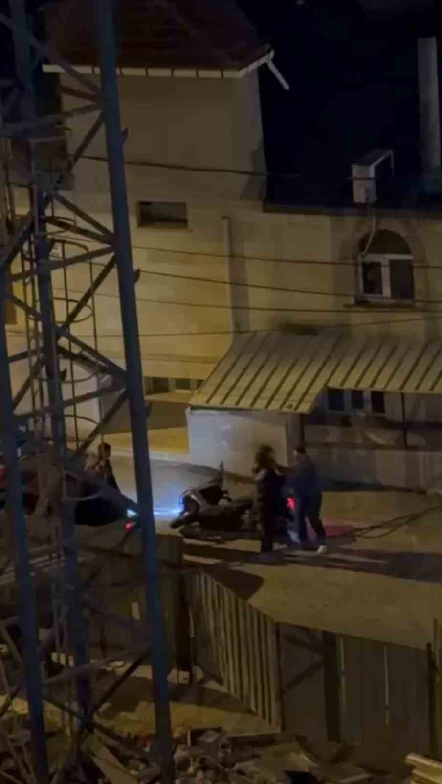 pendik-te-trafikte-korku-dolu-anlar-surucuye-tokat-atti-motoruna-zarar-verdi