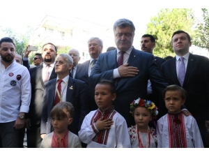 Ukrayna Cumhurbaşkanı Poroşenko’ya Geleneksel Karşılama
