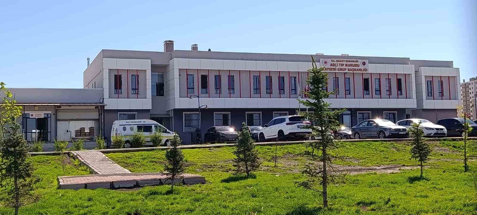 evinde-bicaklanan-adam-hayatini-kaybetti
