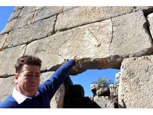 Askeri Gözetleme Kulesinde Herakles’in Sopasının Kabartması Bulundu