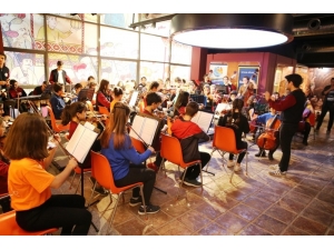 Işıkıtepeli Ve Edirnekapılı Çocuklar Birlikte Barış İçin Çaldı