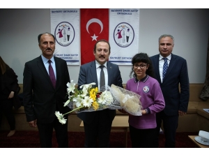 Vali Pehlivan Öğrencilerle Bir Araya Geldi