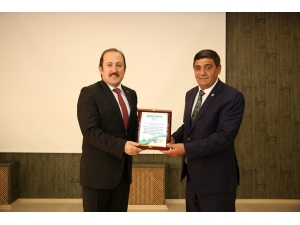 Vali Pehlivan’a “Çiftçi Dostu Vali” Plaketi Verildi