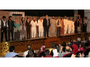 Büyükşehir Tiyatrosu Yeni Sezon Perdelerini Açtı