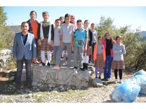 Öğrenciler Tarihi Kagrai Antik Kentinde Çöp Topladı