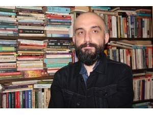 Merakı Uğruna 6 Yılda 12 Bin Kitap Biriktirdi