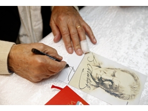 90 Yaşında Açtığı Sergisiyle Atatürk İmzasını Kalplere Kazıdı