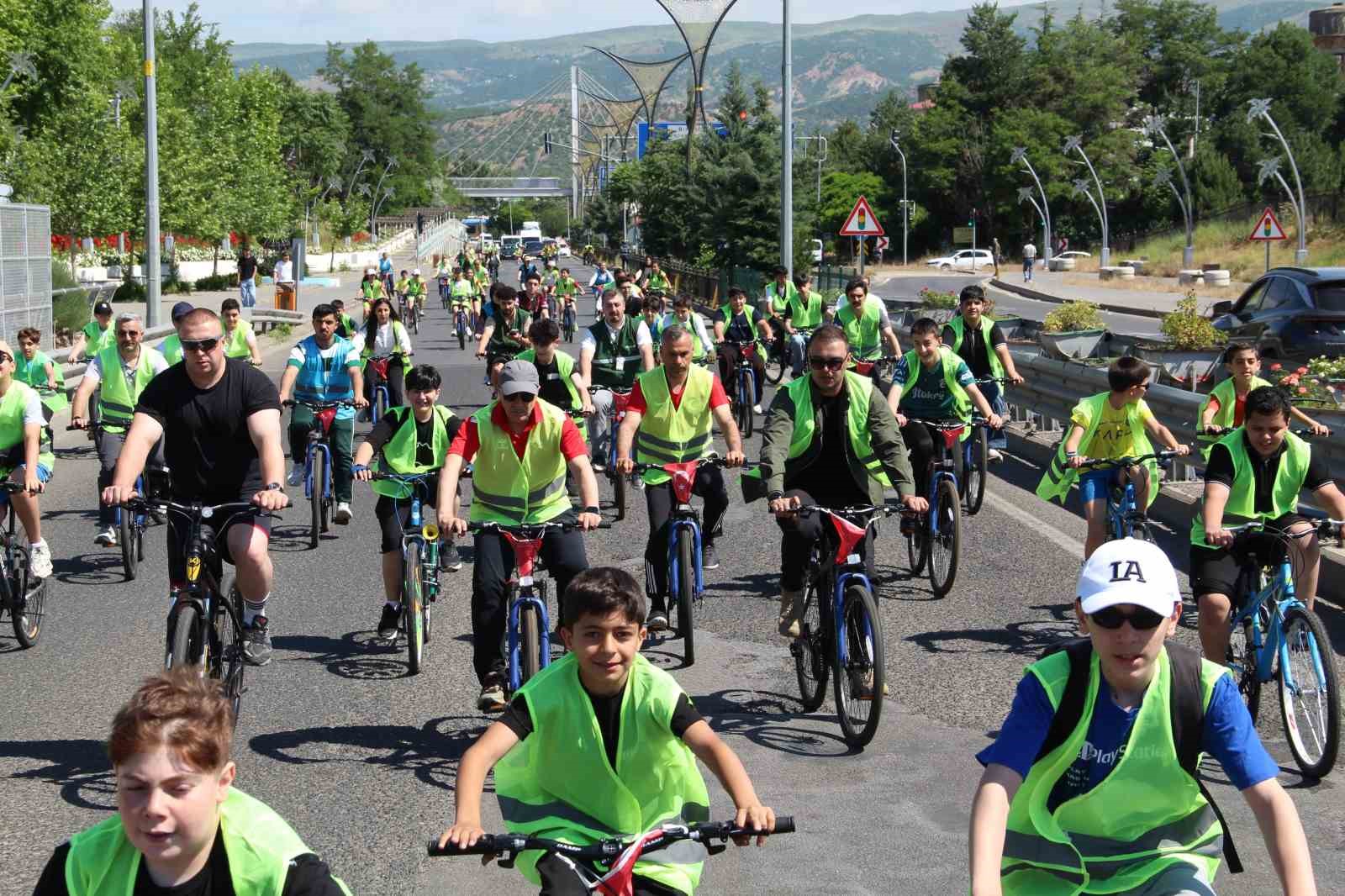 bingol-de-onlarca-kisi-saglikli-yasam-icin-pedal-cevirdi
