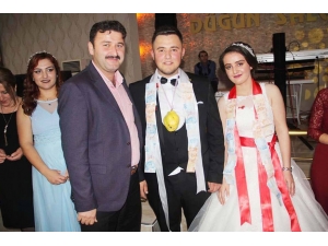 Damada Takı Yerine Ayva Taktılar